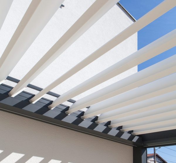 Pourquoi choisir une pergola bioclimatique BRUSTOR