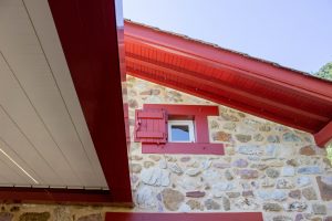 Pergola avec lames au Pays Basque