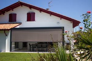 Pergola avec rideaux à Bassussarry