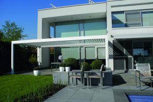 Maison avec de piscine et pergola par Ehia