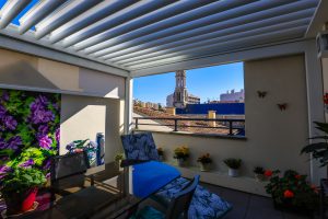 Pose de pergola dans une maison à Biarritz