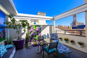 Pergola avec lames retractables par Ehia à Biarritz