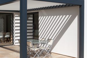 Terrasse avec pergola à Saint Jean de Luz (64)