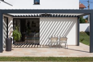 Terrasse avec Pergola Brustor par Ehia