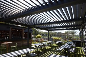 Bar avec Pergola Brustor par Ehia
